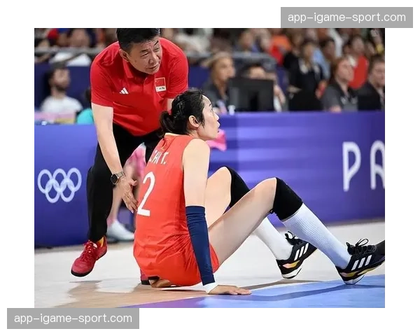 中国女排宁波北仑集结,蔡斌:巴黎奥运会目标是登上领奖台 中国女排宁波北仑集结,蔡斌:巴黎奥运会目标是登上领奖台