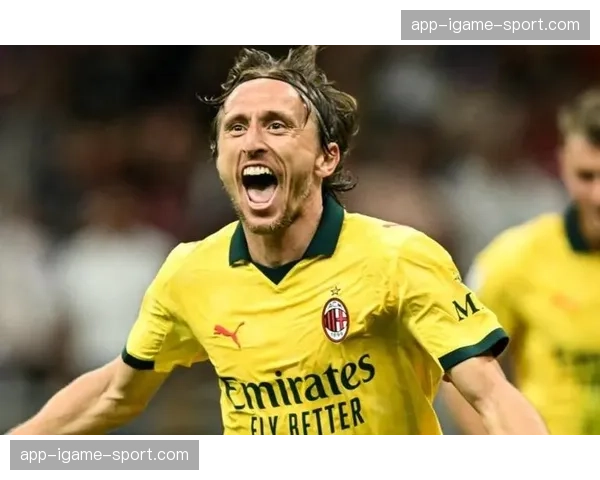 特写：37岁的莫德里奇，依然送出手术刀般穿透防线的直塞球