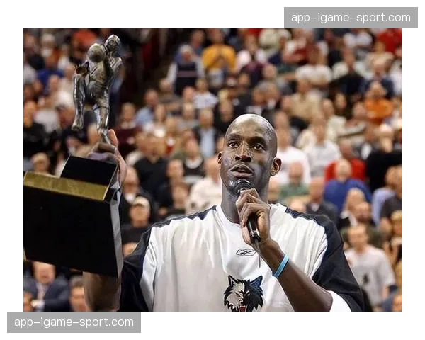 退役球星加内特在节目中点评：现代混合防守需要全位置的全面性